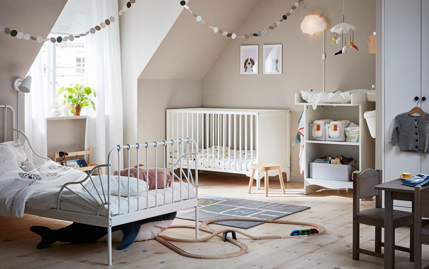 Ab Wann Sollte Das Baby Ins Geschwisterzimmer Einziehen regarding Schlafzimmer Mit Kinderzimmer In Einem