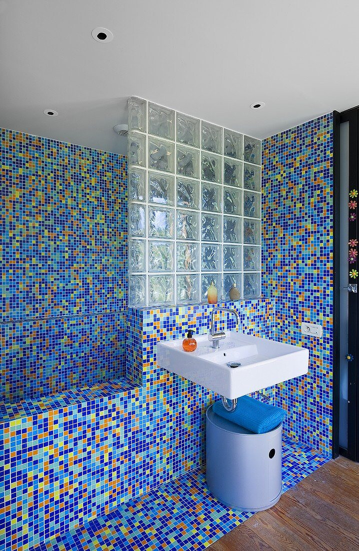 Badezimmer Mit Mosaik (Villa Nalu, … – Bild Kaufen – 299182 pertaining to Badezimmer Mosaik