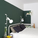 Dunkelgrüne Wand Im Schlafzimmer Mit … – Bild Kaufen – 12966085 With Dunkelgrüne Wand Schlafzimmer