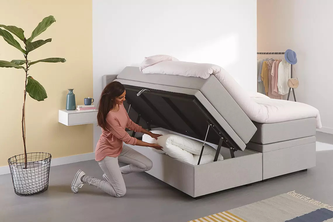 Kleines Schlafzimmer Einrichten: Lesen Sie Unsere Tipps inside Boxspring Bett In Kleinem Schlafzimmer